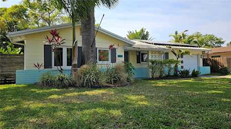 1034 Country Club Rd N St. Petersburg, FL 33710