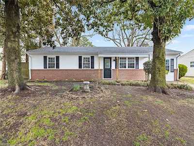 1133 Sir Lancelot Dr Chesapeake, VA 23323
