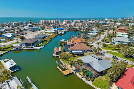 390 Randy Ln Fort Myers Beach, FL 33931