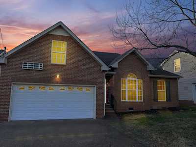 104 Clovercrest Dr Hendersonville, TN 37075