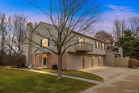 150 Pine Tree Ridge Dr #4 Waterford Twp, MI 48327