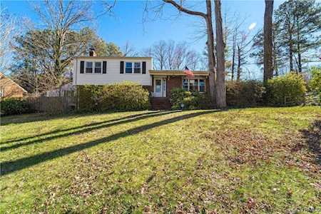 11533 Rolling Brook Rd Chester, VA 23831