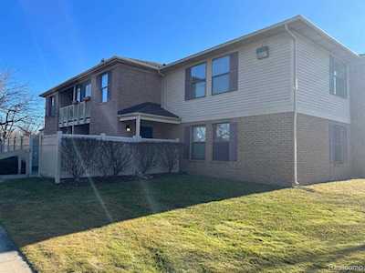 61130 Greenwood Dr #22 South Lyon, MI 48178
