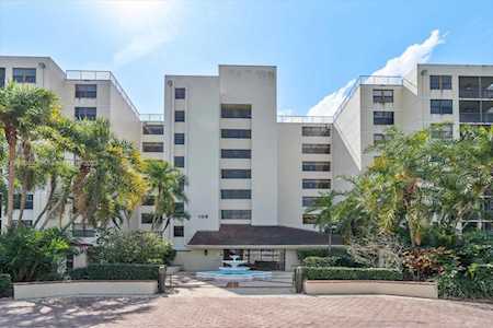 105 Lake Emerald Dr #216 Oakland Park, FL 33309