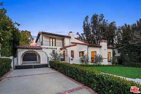 1330 Warnall Ave Los Angeles, CA 90024