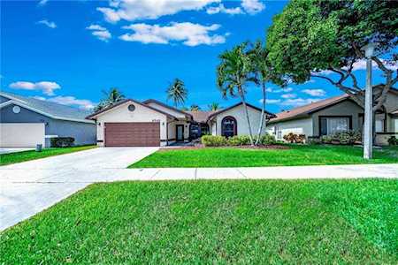 5843 NW 40th Av Coconut Creek, FL 33073