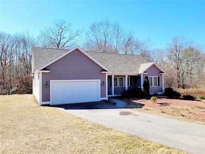 7 Hopkinton Hill Rd Hopkinton, RI 02832