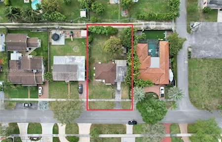 1050 Oriole Ave Miami Springs, FL 33166