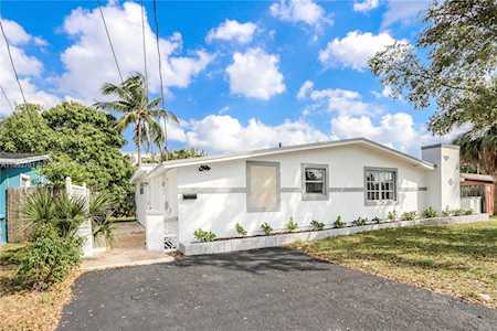 4421 NW 34th Ct Lauderdale Lakes, FL 33319
