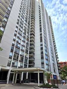 1460 N Sandburg Terrace #910 Chicago, IL 60610