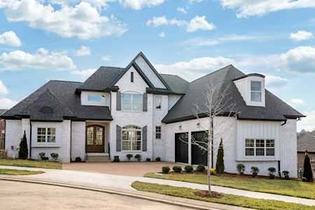 2014 Eagle View Rd Hendersonville, TN 37075