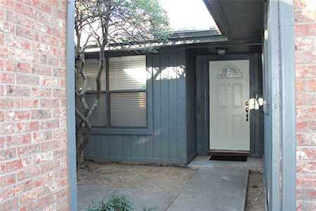 213 Lark Lane Euless, TX 76039