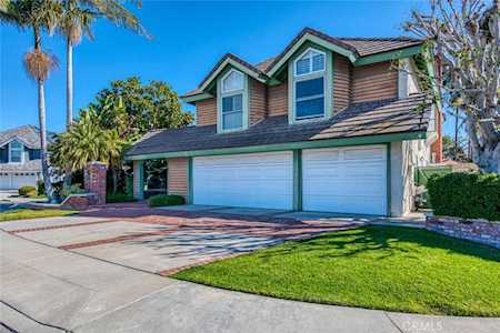20112 Viva Circle Huntington Beach, CA 92646