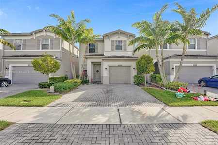 4528 NW 48th Ter Tamarac, FL 33319