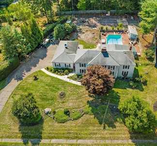 10 Huntingdon Road Lynnfield, MA 01940