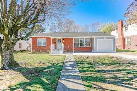 29 Harwood Ave Hampton, VA 23664