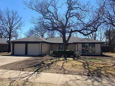 800 Morning Glory Lane Bedford, TX 76021