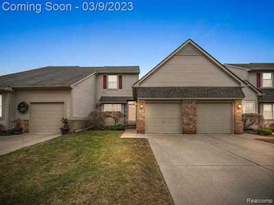 31155 Livingston Dr Novi, MI 48377