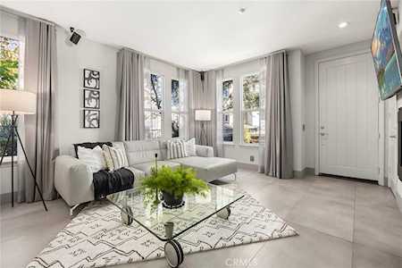 46 Midtown Dr Aliso Viejo, CA 92656