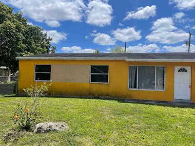 6110 SW 16 Street North Lauderdale, FL 33068