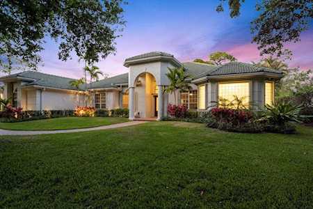 826 Forest Glen Lane Wellington, FL 33414