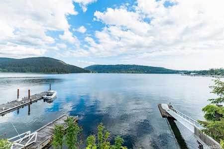 4541 Stonehaven Avenue North Vancouver, BC V7G 1E7
