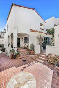 426 1/2 Carnation Ave Corona Del Mar, CA 92625