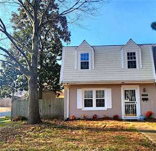 2225 Chadwick Dr Virginia Beach, VA 23454