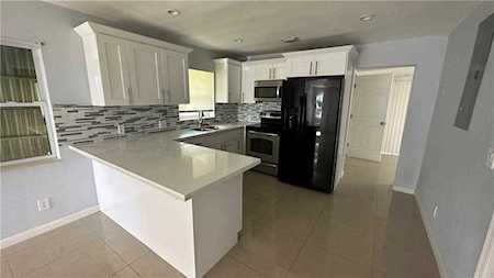 2819 Plunkett St Hollywood, FL 33020