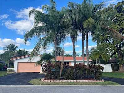 10611 NW 43rd Ct Coral Springs, FL 33065