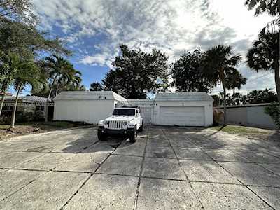 230 Pine Ave Lauderdale By The Sea, FL 33308