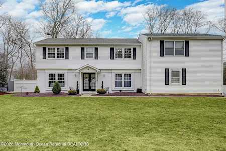 8 Merion Dr Manalapan, NJ 07726