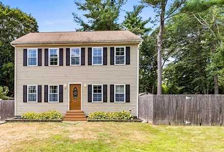 12 4th Ave Lakeville, MA 02347