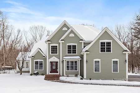 18 Adam Taylor Rd Sterling, MA 01564