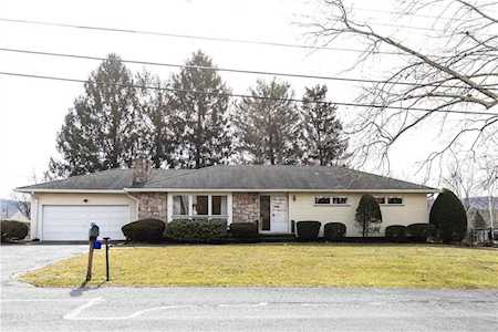 3696 Mountain View Ave Easton, PA 18045