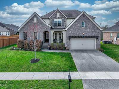 742 Burgess Dr Goodlettsville, TN 37072