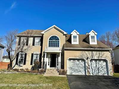 30 Churchill Downs Dr Tinton Falls, NJ 07724