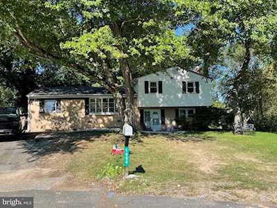 1004 Peach Ct Waldorf, MD 20601