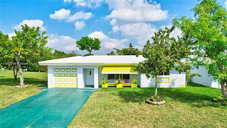 8307 NW 57th Ct Tamarac, FL 33321