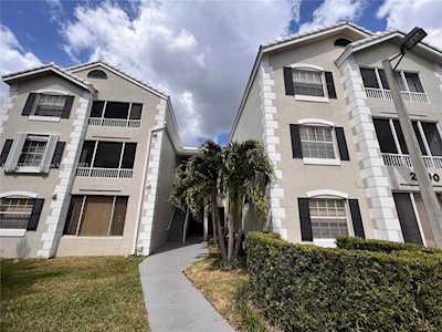 2890 N Oakland Forest Dr #203 Oakland Park, FL 33309
