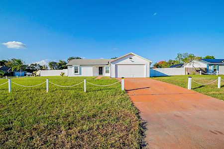 2930 Harper St Deltona, FL 32738