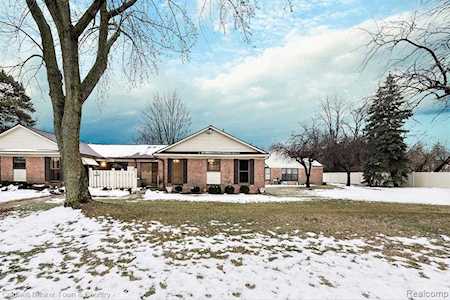 40129 Newport Dr Plymouth Twp, MI 48170