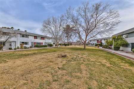 129 Greenbriar Townhouse Way Las Vegas, NV 89121