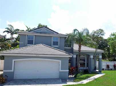 5232 NW 55th Ter Coconut Creek, FL 33073