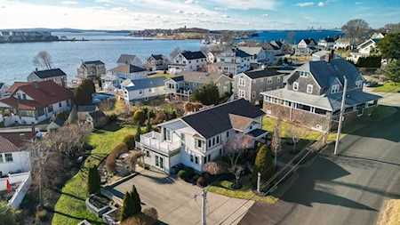 13 Beacon Rd Hull, MA 02045