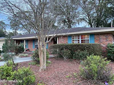 1005 Parkridge CIR E Jacksonville, FL 32211