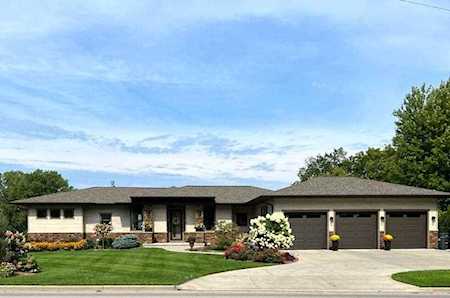 2568 Riverside Dr Green Bay, Village of Allouez, WI 54301