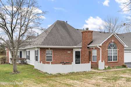 8008 Greenhurst Ct Louisville, KY 40299