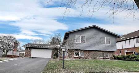 2657 Castlewood Dr Dyer, IN 46311
