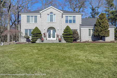 2 Carrie Dr Manalapan, NJ 07726